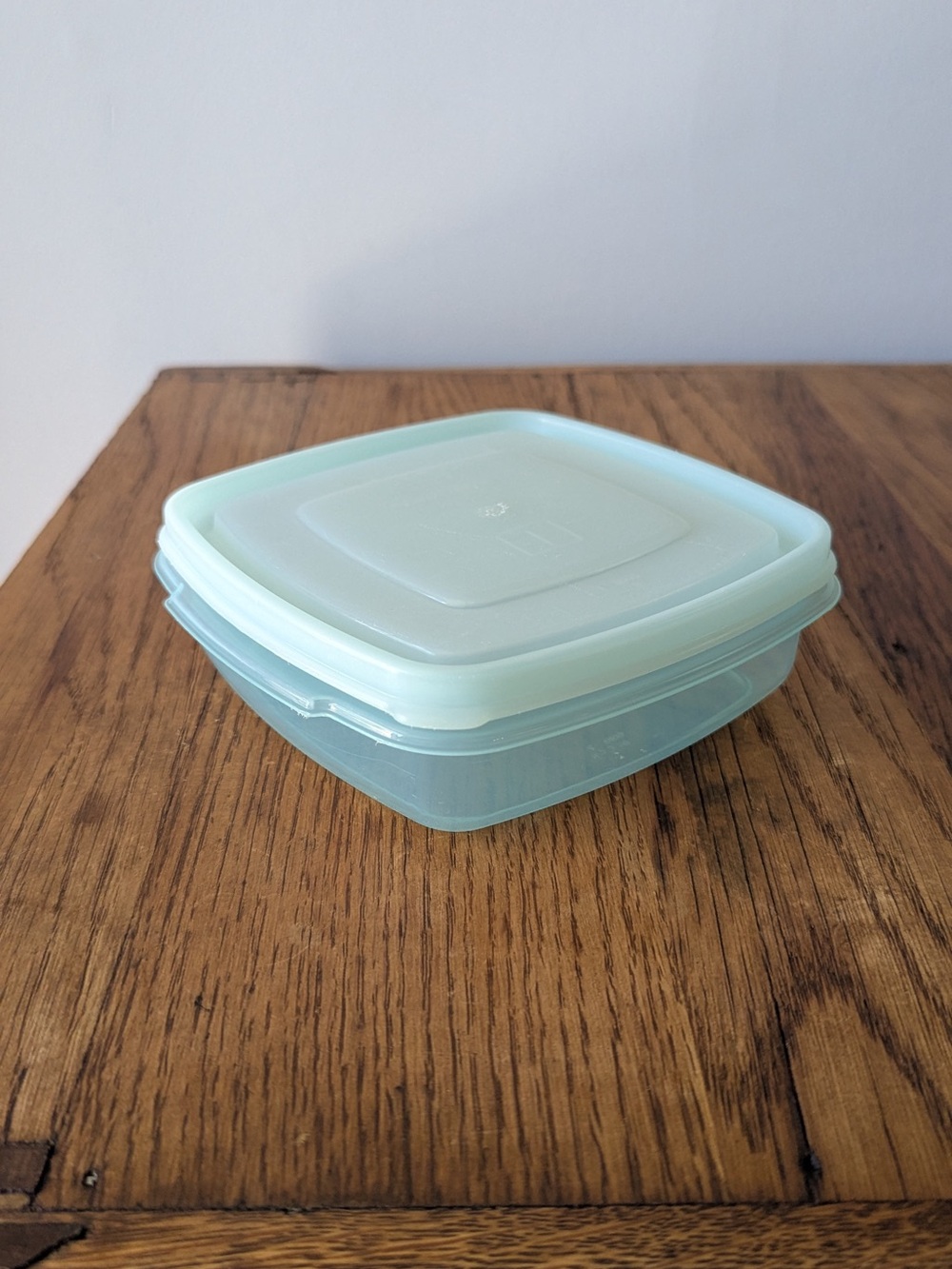 Rubbermaid Servin Saver #1 Square 2 Cup Sandwich Container Translucent Aqua Blue